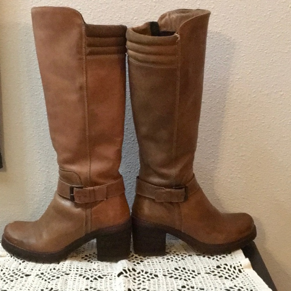 Manas boots size 6